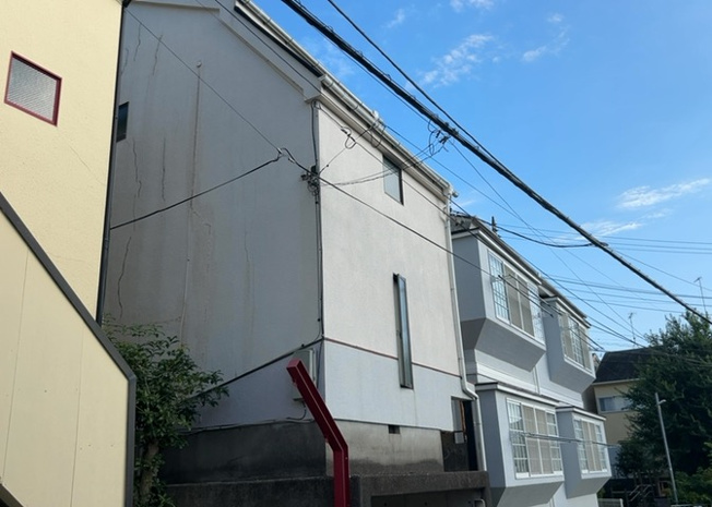 【庭】 | 庭があることでガーデニングや家庭菜園はもちろん、こどもの遊び場やペットを放して遊ぶことができます。また、家の周囲に余裕があるということです。隣地との間があれば、十分な日当たりと、風通しが確保できます。