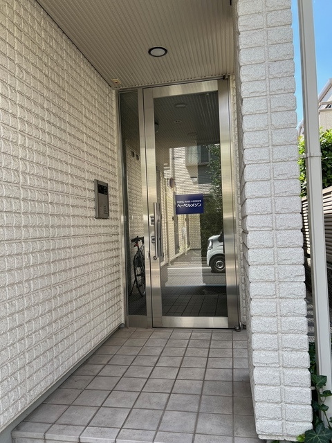 永福プラザのエントランス