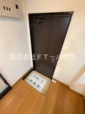 アイエムハイツ鬼高の玄関
