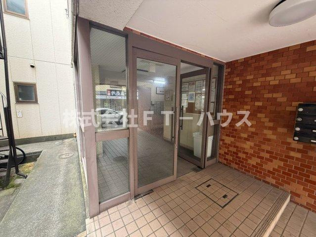 アイエムハイツ鬼高のエントランス