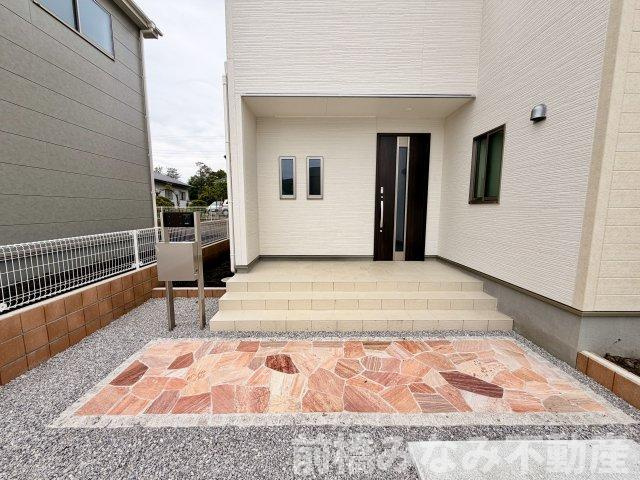 【新築】渋川市金井第１８　３号棟(全８棟)　リーブルガーデン　新築建売分譲の玄関|落ち着いた玄関です