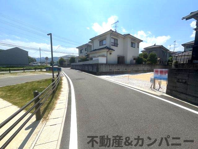伊予市米湊公園横分譲地の前面道路含む現地写真|前面道路含む現地写真です