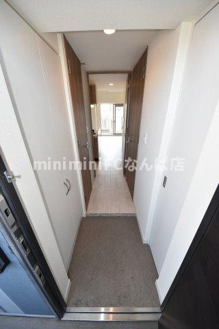 プレサンス難波ヴィータの玄関