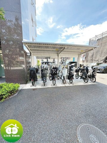 グリシーヌの駐車場