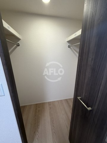 Villa Parasore　深江小学校区の収納|Villa Parasore　ウォークインクローゼット
