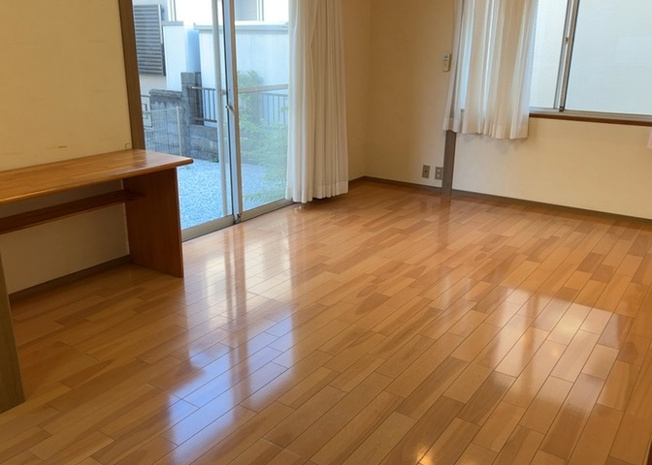 【ダイニング】 | ダイニングにはダイニングテーブルセットなどを置くことが多く、間取りにおいて「D」と略記されますが、食事を作るときの作業場として使用したり、朝食を食べたりするときだけに使われるケースも少なくありません。