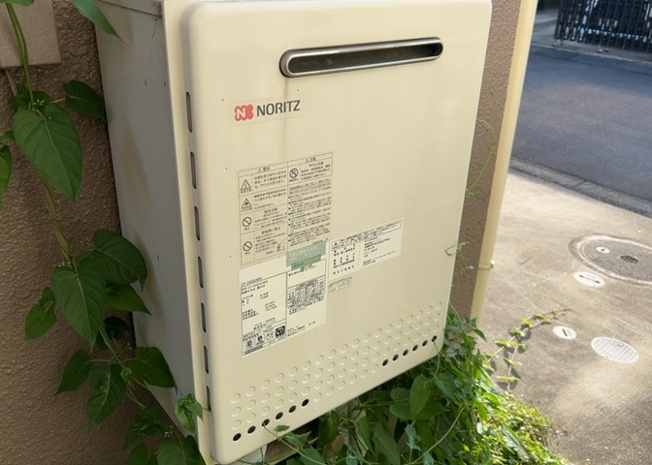 【発電・温水設備】 | 省エネ給湯器とは従来型の給湯器より熱効率が高く、少ない燃料でたくさんのお湯を沸かすことが出来る高効率な給湯器のことを指します。また、省エネ給湯器には種類があり、利便性や効果なども様々です。