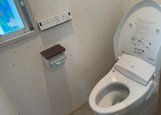 【トイレ】 | トイレは大きさや形、機能、抗菌性などが異なる多種多彩なタイプが各メーカーから出ています。それぞれに良さがあるため、事前にどういったタイプのトイレがいいのかをご家庭内で決めて、内見に行くといいでしょう。