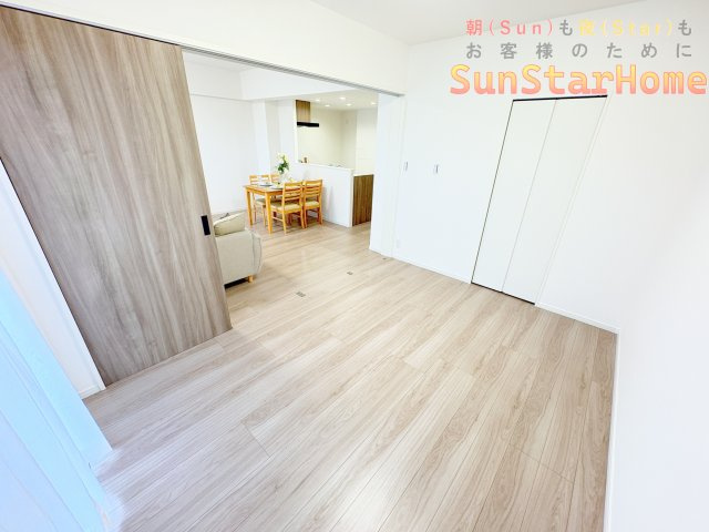 【サンスターホーム】レクセルプラッツァ福生弐番館　リノベーション済みの洋室