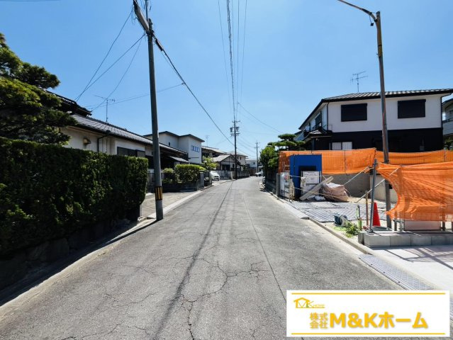 知多市八幡字曽山　全1棟の前面道路含む現地写真|R8.7.25撮影　前道5.7ｍ！