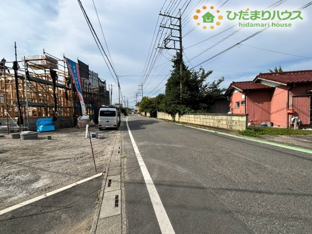 本庄市児玉町児玉第14　新築戸建て　グレイドルガーデン　01の前面道路含む現地写真