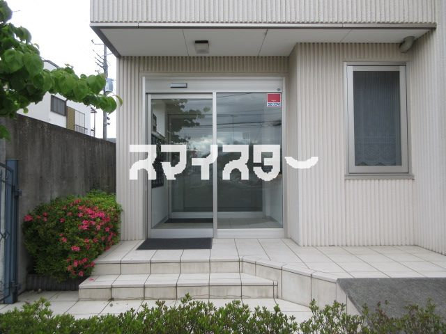 アロッジオ小作台のエントランス