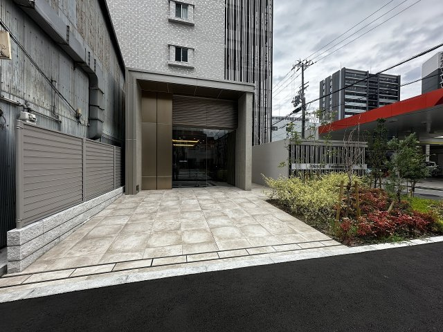 スプランディッド福島WESTのエントランス