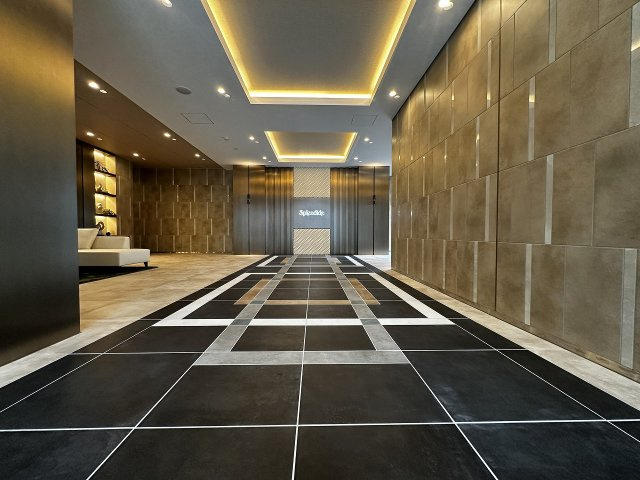 スプランディッド福島WESTのロビー
