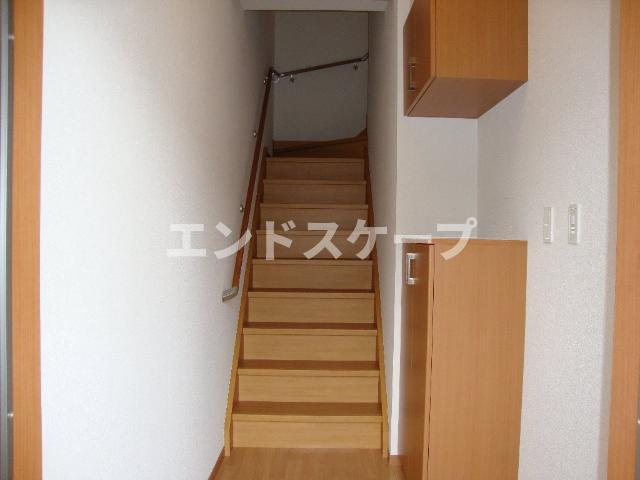 パラモアの内装|室内階段
高崎、前橋のお部屋探しはエンドスケープまで！お客様の理想お聞かせ下さい♪