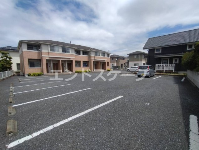 パラモアの駐車場|高崎、前橋のお部屋探しはエンドスケープまで！お客様の理想お聞かせ下さい♪