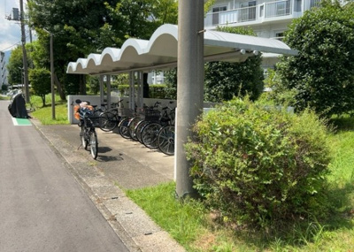 【駐輪場】 | 厚木岡田団地１３号棟 | マンションの駐輪場は、事前に空きがあるか確認を取ると安心です。せっかく入居したのに駐輪スペースがない！なんてことになったら大変ですよね。そこで、内見時や購入前にはまず事前に確認しておくと良いでしょう。