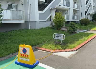 【庭】 | 厚木岡田団地１３号棟 | 物件によっては、入居者が個人的に使用できる専用庭がついているものもあります。また、住宅の中にある土間の部分を庭と呼ぶこともあります。庭の用途は住む人によって変わり、それによってデザインもさまざまです。