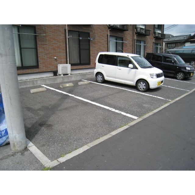 プレジール 住吉の駐車場