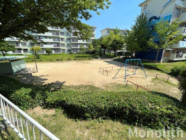 鶴山台36号棟の周辺
