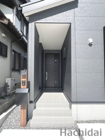 碧南市川端町　新築戸建＜全1棟＞のエントランス