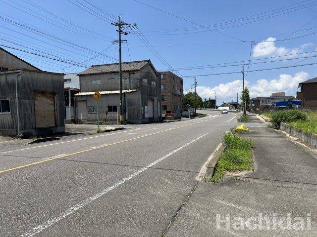 碧南市川端町　新築戸建＜全1棟＞の前面道路含む現地写真