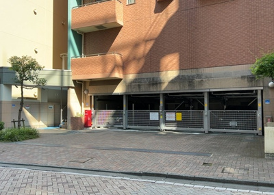 【構造・工法・仕様】 | グリーンコート相模大野 | ＲＣ造、Reinforced Concreteは直訳すると補強されたコンクリートです。主に柱や梁・床・壁が鉄筋とコンクリートで構成おり、鉄筋を組んだ型枠にコンクリートを流し込んで固めたものを指します。