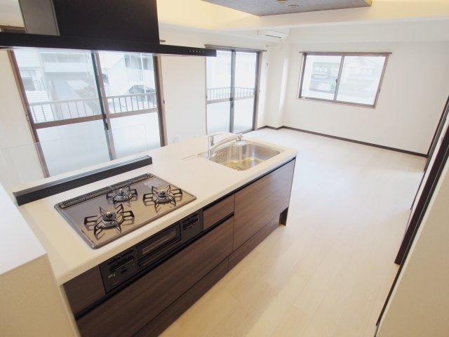 安芸郡府中町大通２丁目の賃貸マンションの居間・リビング