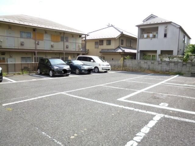 ビオトープ桜丘Ａ棟の駐車場
