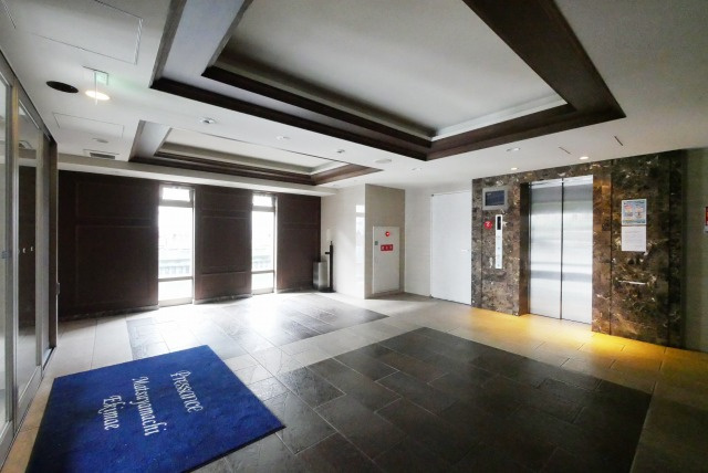 プレサンス松屋町駅前のロビー