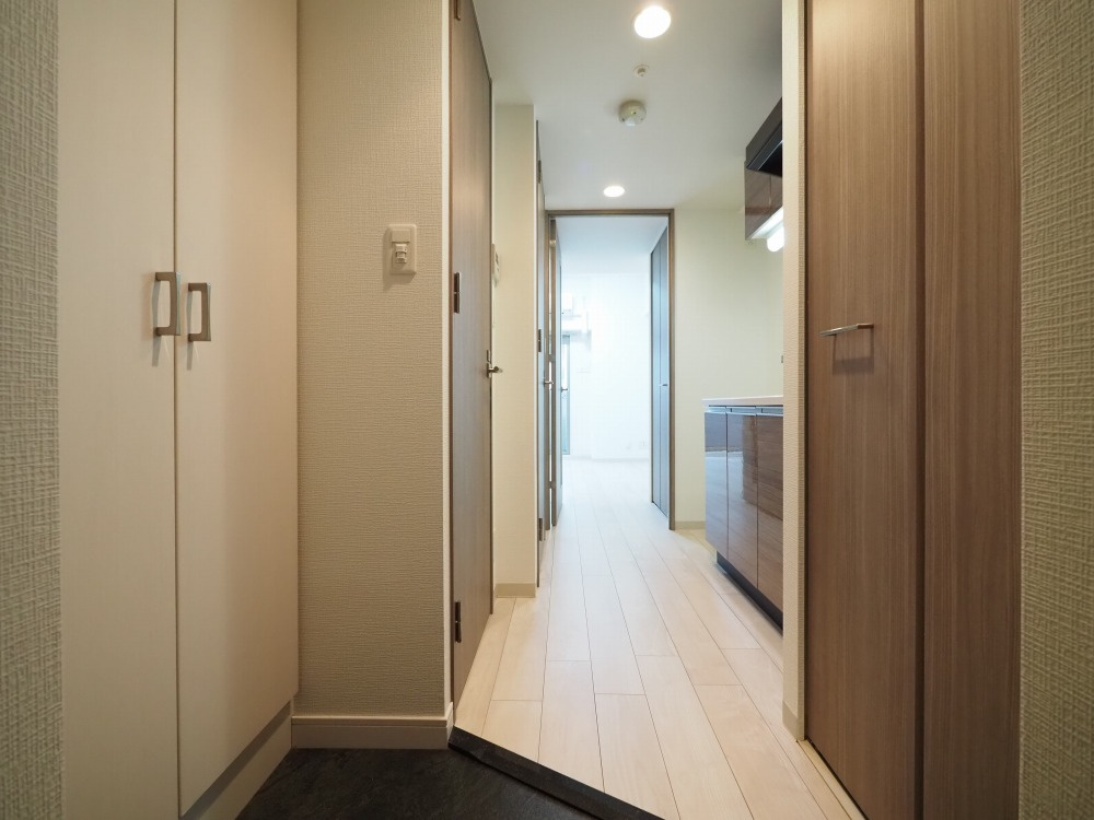 プレサンス松屋町駅前の玄関