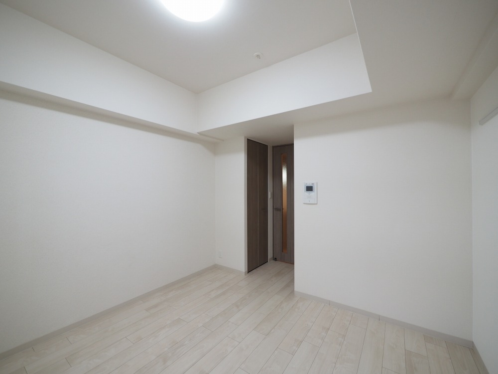 プレサンス松屋町駅前の洋室