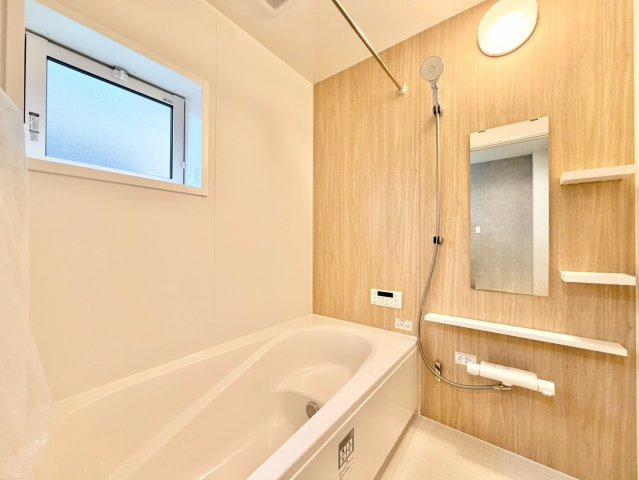 ブルーミングガーデン　豊田市宝町十三塚　全２棟の浴室|浴室暖房乾燥機付きで、家族みんなが快適に使えるバスタイム。冬場や雨の日も心強い設備です。