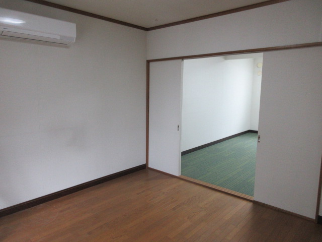 桐井マンションの居間・リビング