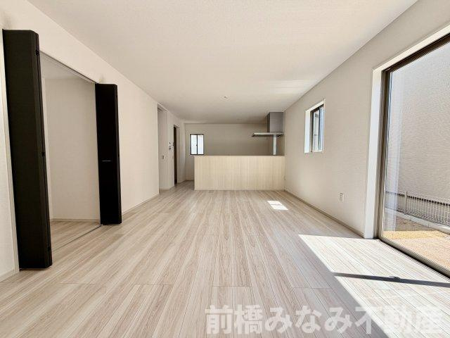 【新築】前橋市北代田町1期　１号棟(全３棟)　アーバンスタイル　新築建売分譲の居間・リビング|おしゃれな居間です