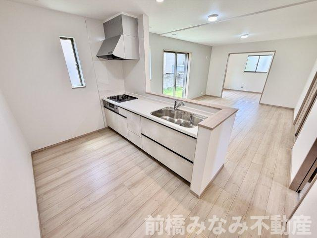 【新築】前橋市光が丘町　限定１棟　ハートフルタウン　新築建売のキッチン|キッチンでお料理をお楽しみください