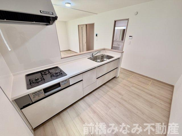 【新築】前橋市光が丘町　限定１棟　ハートフルタウン　新築建売のキッチン|コンパクトなキッチンで掃除もラクラク