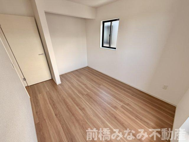 【新築】前橋市北代田町1期　３号棟(全３棟)　アーバンスタイル　新築建売分譲の洋室|明るい洋室です