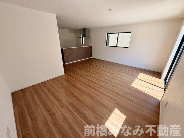 【新築】前橋市北代田町1期　３号棟(全３棟)　アーバンスタイル　新築建売分譲の居間・リビング|こちらのリビングで趣味の時間をお楽しみください