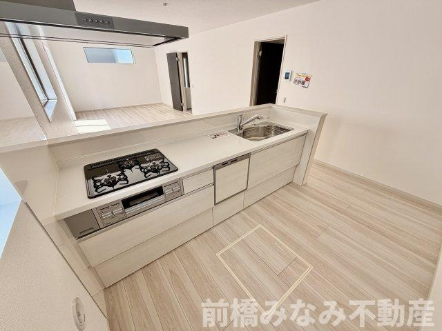 【新築】前橋市北代田町2期　１号棟(全３棟)　アーバンスタイル　新築建売分譲のキッチン|コンパクトなキッチンで掃除もラクラク