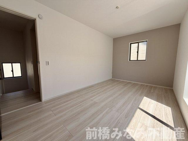 【新築】前橋市北代田町2期　１号棟(全３棟)　アーバンスタイル　新築建売分譲の洋室|きれいな洋室です