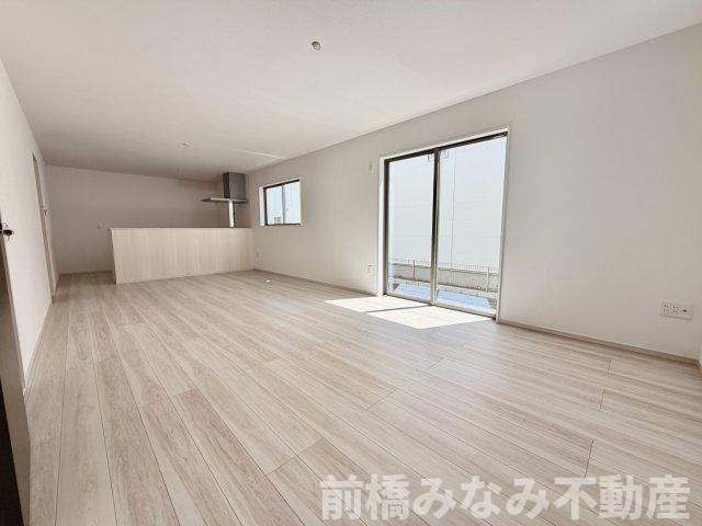 【新築】前橋市北代田町2期　１号棟(全３棟)　アーバンスタイル　新築建売分譲の居間・リビング|使いやすい居間です