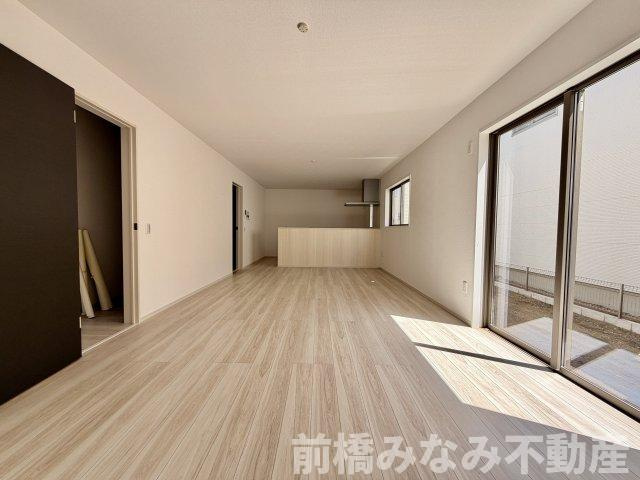【新築】前橋市北代田町2期　１号棟(全３棟)　アーバンスタイル　新築建売分譲の居間・リビング|おしゃれなリビングです