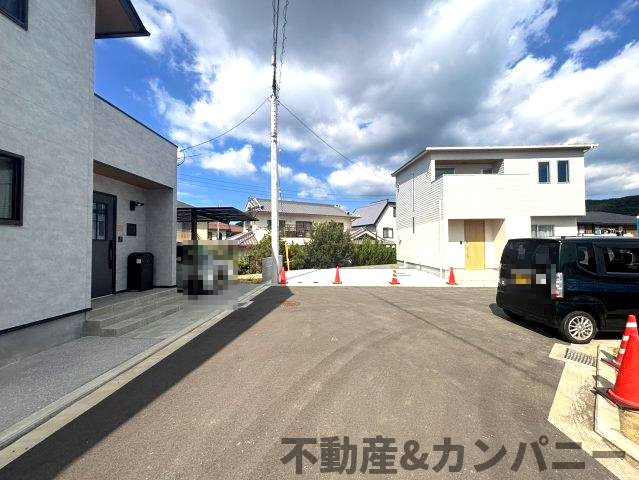 フットネスタウン鷹子新築戸建住宅の前面道路含む現地写真|前面道路含む現地写真です