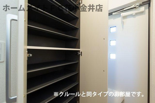 【玄関】 | フィオーレ　エム | たっぷりとした収納スペースです