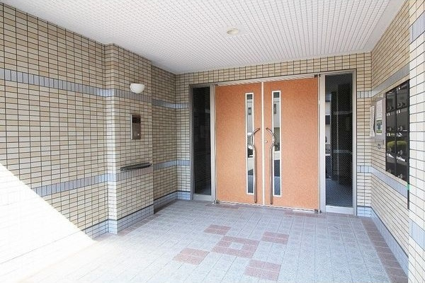 プリムローズマンションのエントランス