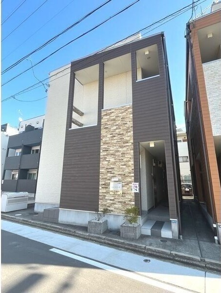 ニューストラーダ
