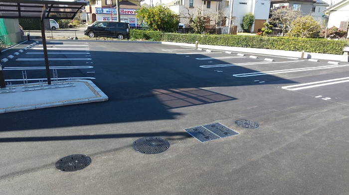 レオンハウスの駐車場