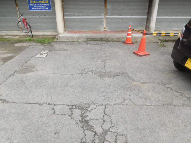 中寺アパートの駐車場