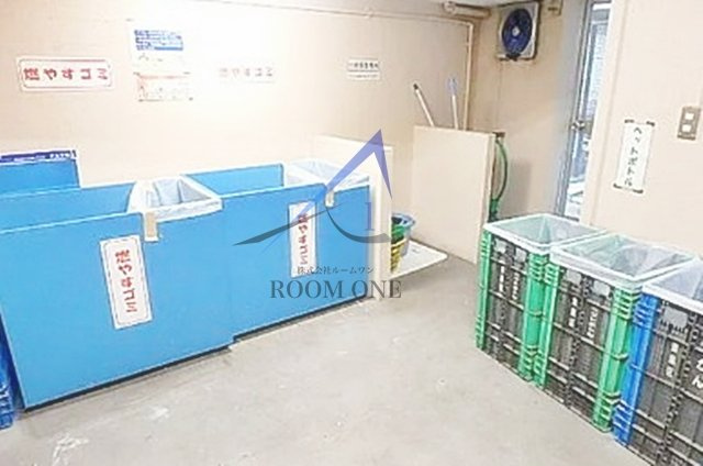 ライオンズマンション南大塚のその他共用部分|敷地内ごみ置き場です。